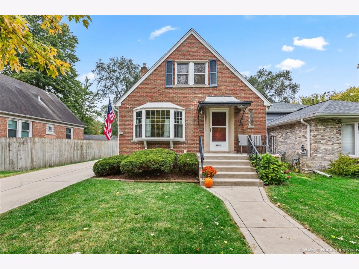 For Sale Evergreen Park Illinois, 9252 Sawyer Avenue