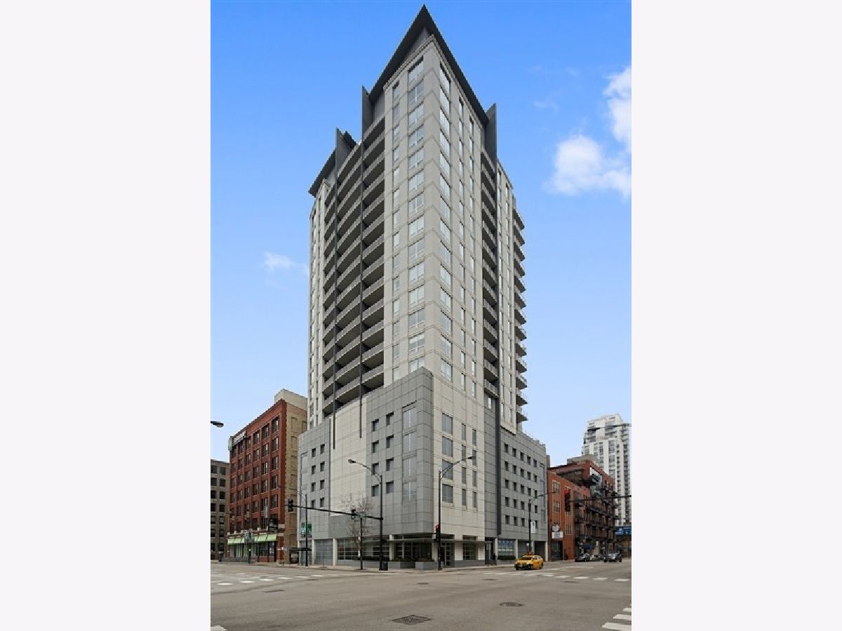 Condominiums For Rent Grand Orleans Chicago Illinois, 330 Grand