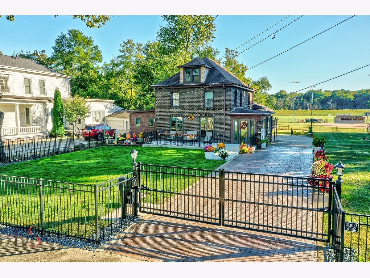  For Sale Ottawa Illinois, 527 Main Street