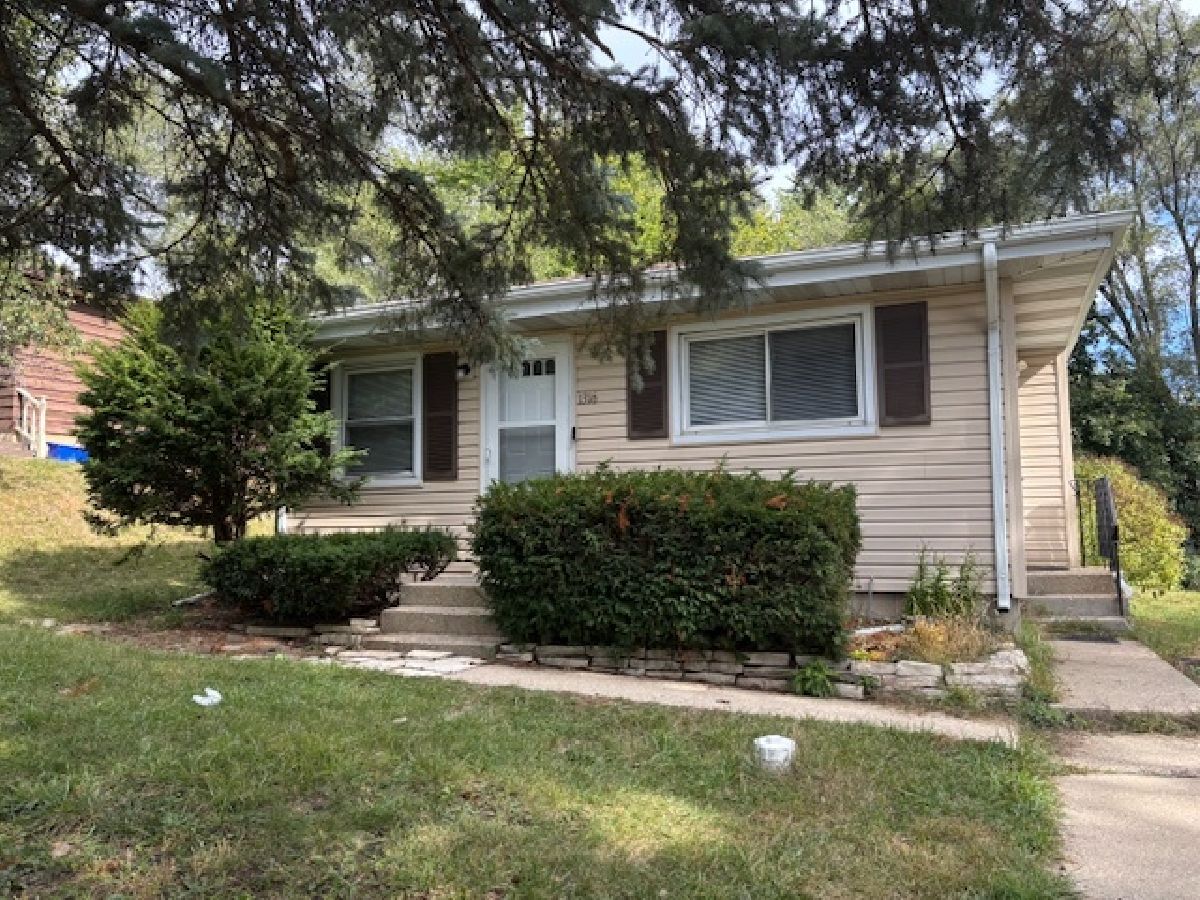  For Rent Lake In The Hills Illinois, 1316 Monroe