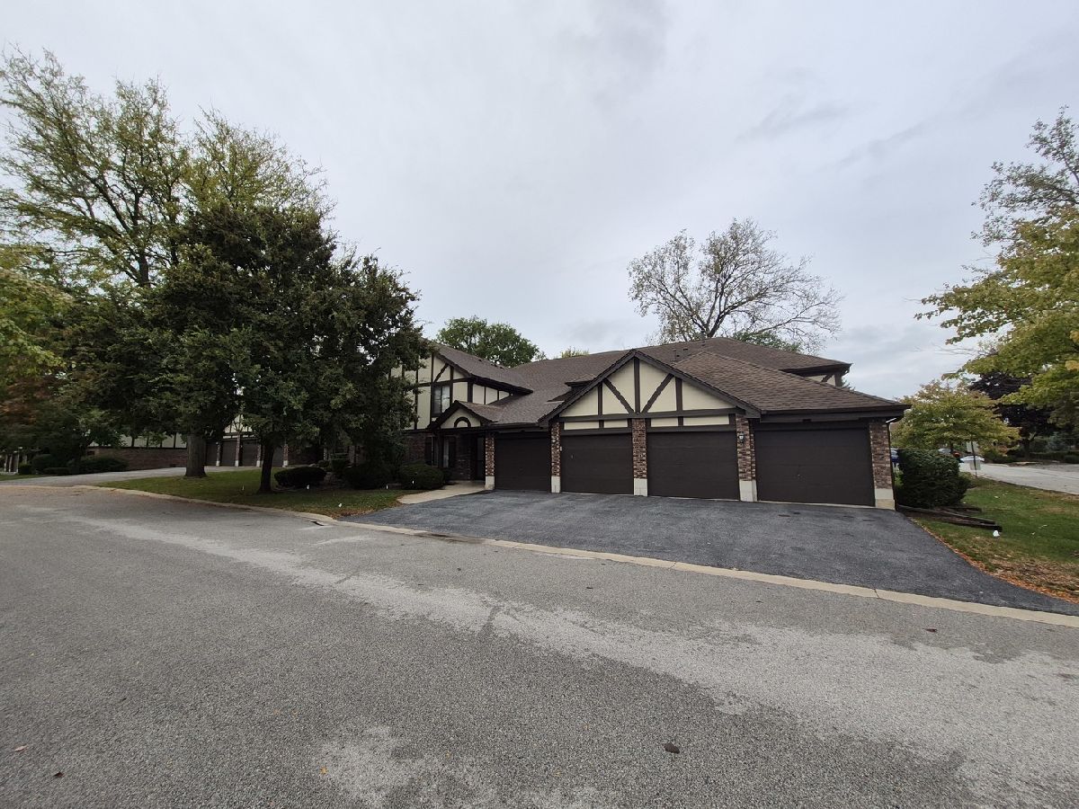 For Sale Palos Hills Illinois, 8216 Mulberry Court