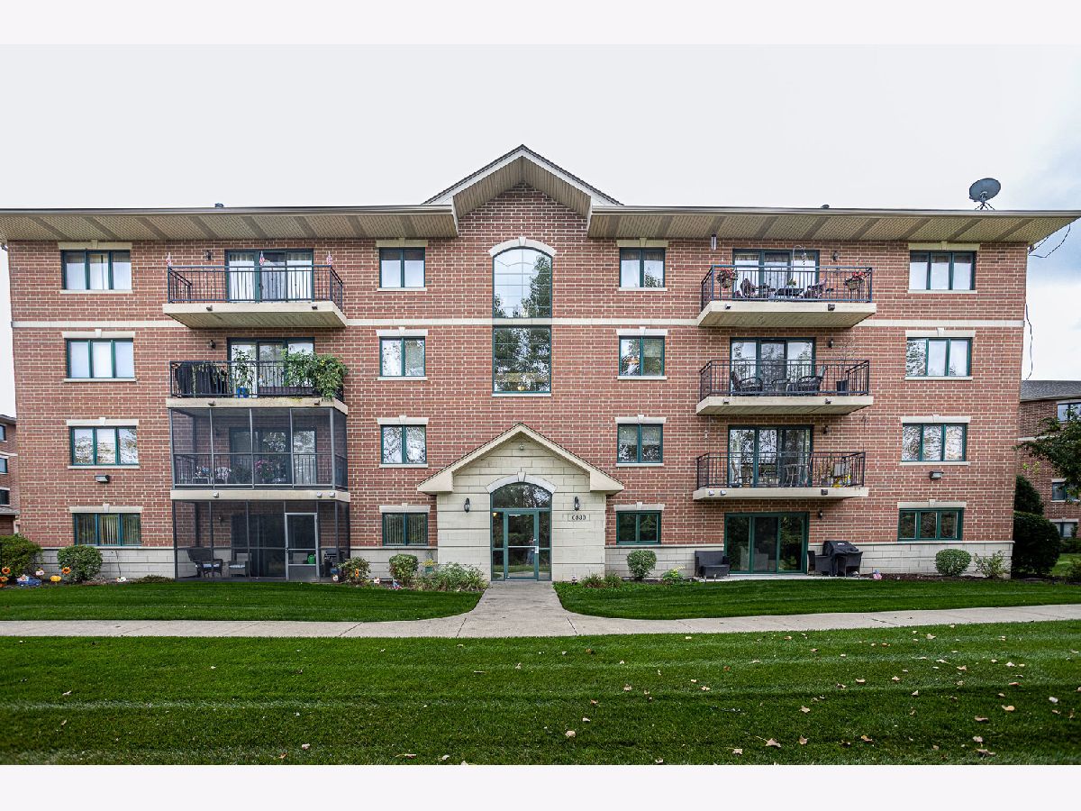  For Sale Oak Forest Illinois, 6830 Winding Trail