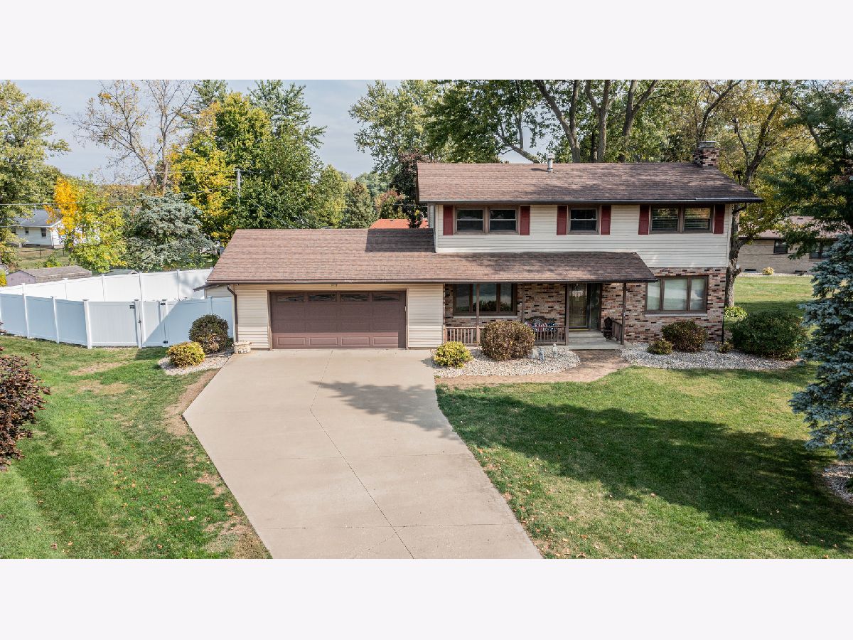  Sold Mendota Illinois, 704 Carolyn