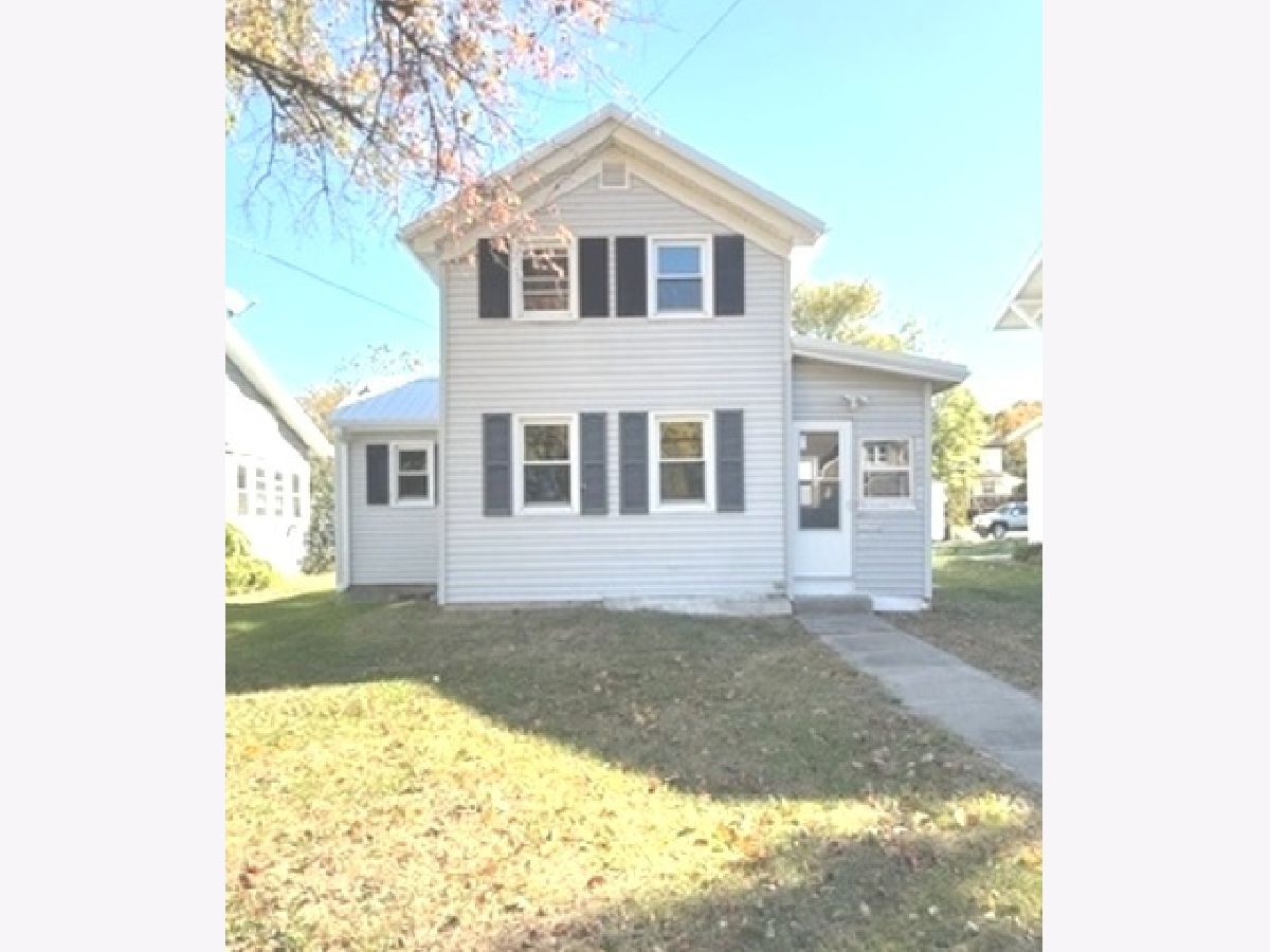  For Sale Polo Illinois, 406 Division Avenue