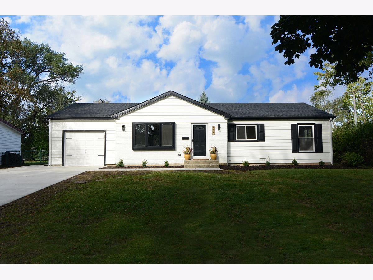  For Sale Crystal Lake Illinois, 600 Sussex Lane