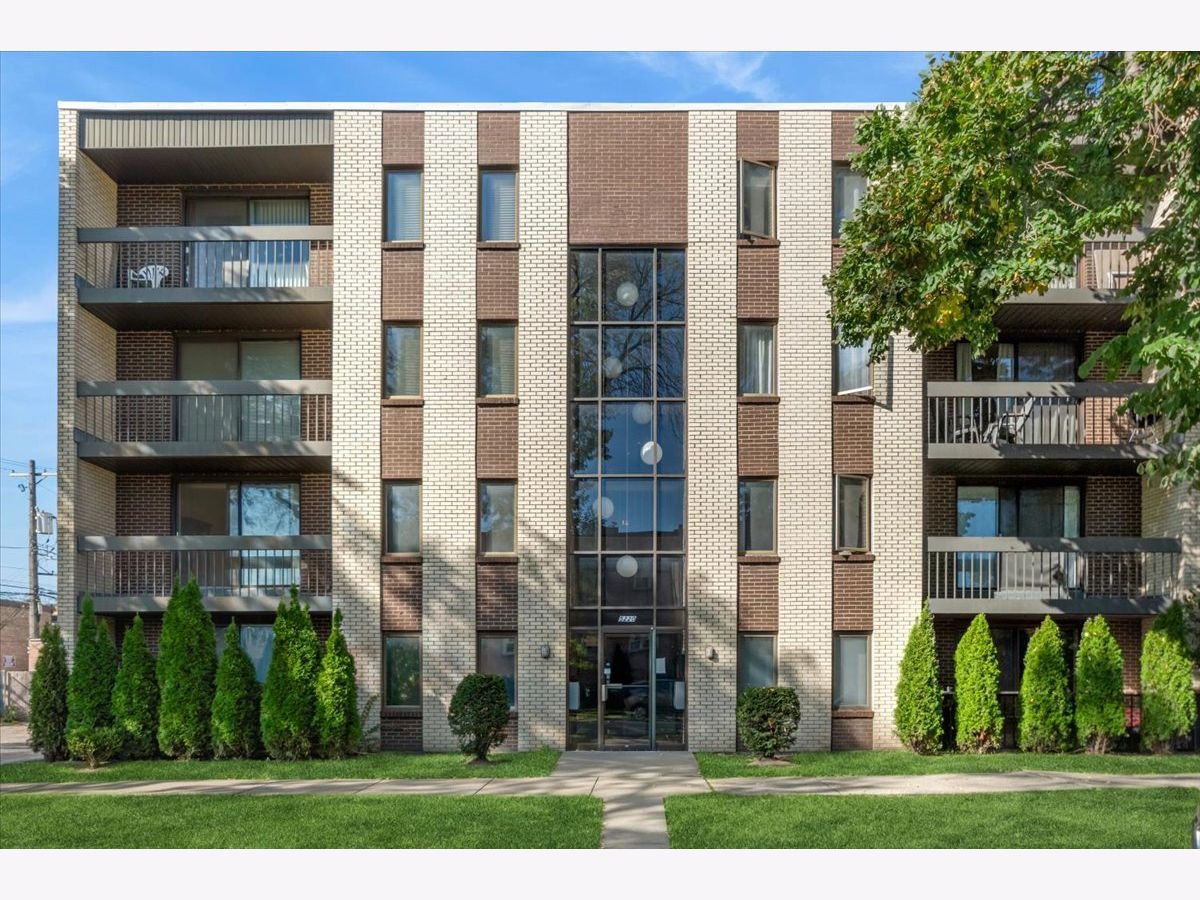  For Sale Chicago Illinois, 5220 Rockwell Avenue