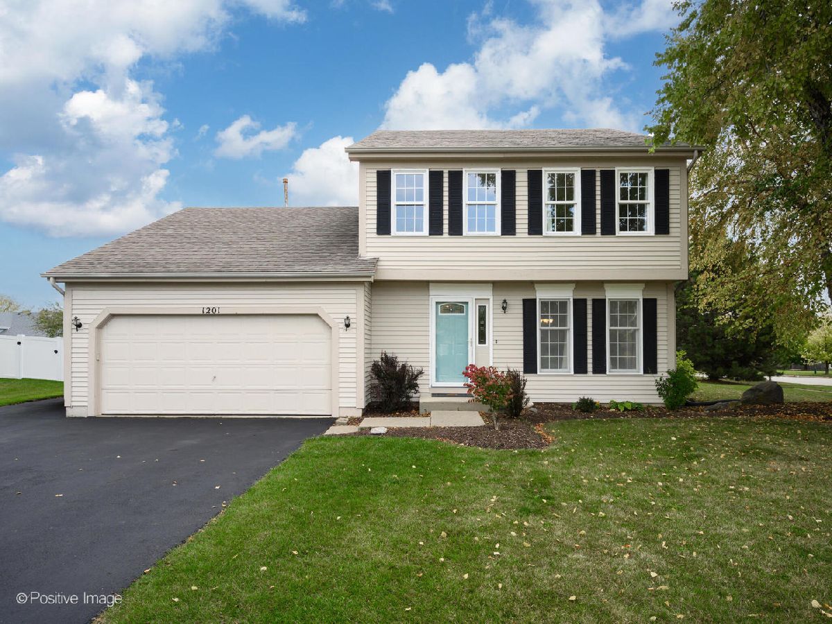  For Sale Crystal Lake Illinois, 1201 Boxwood Drive