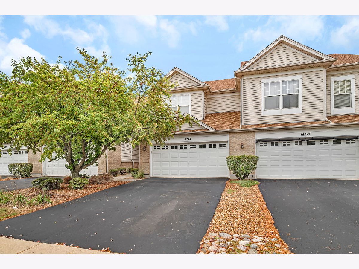 Townhomes & Homes For Sale Arbor Creek Plainfield Illinois, 16785 Hazelwood Drive