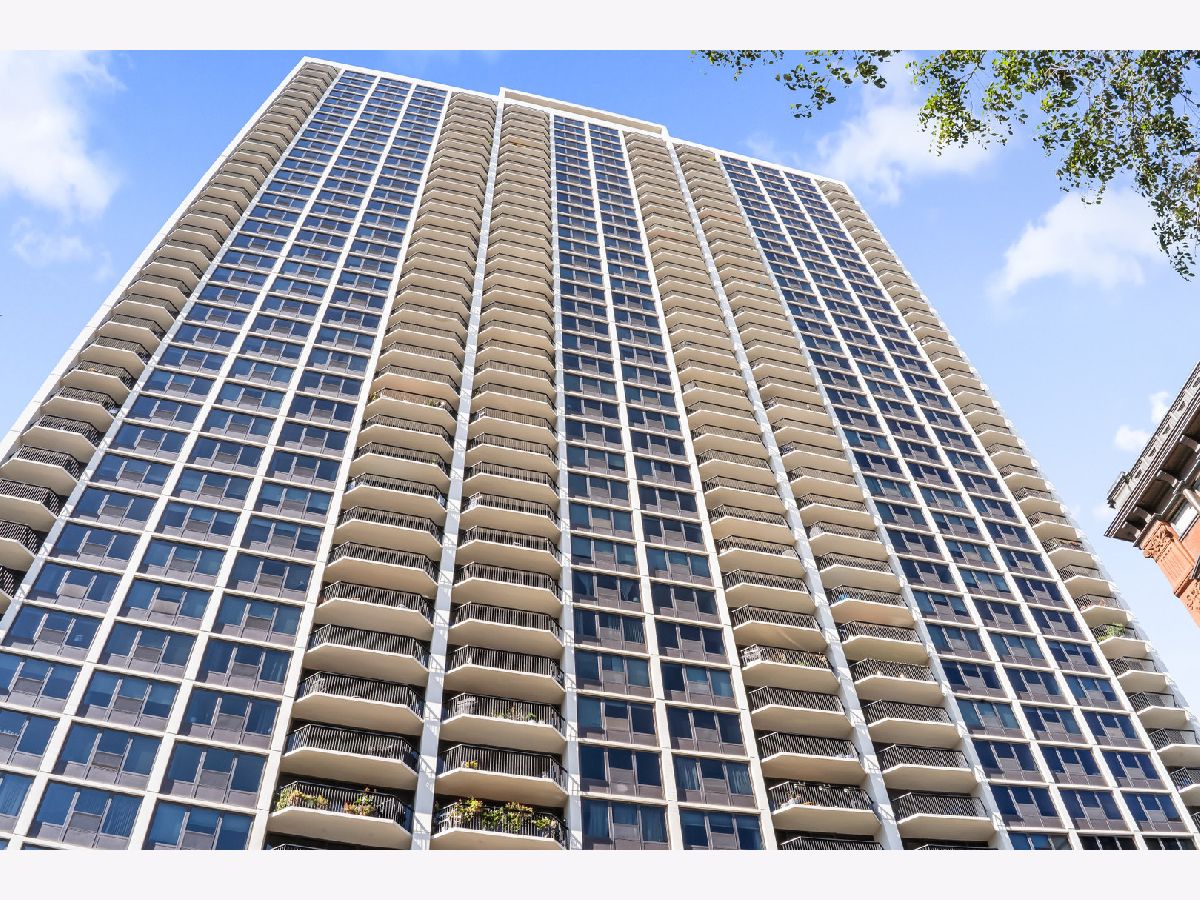  For Sale Chicago Illinois, 1560 Sandburg Terrace