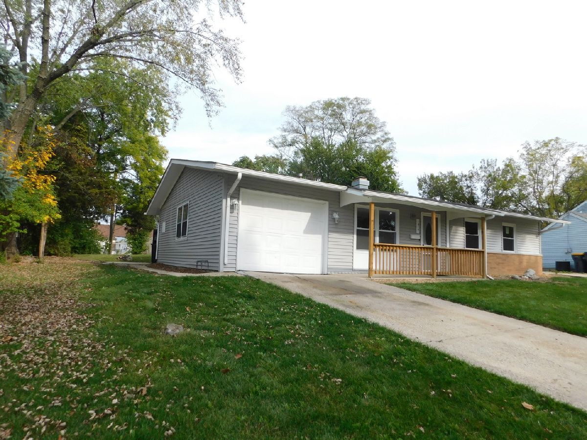 Homes & Townhomes For Sale Woodland Heights Streamwood Illinois, 1019 Stratford Circle