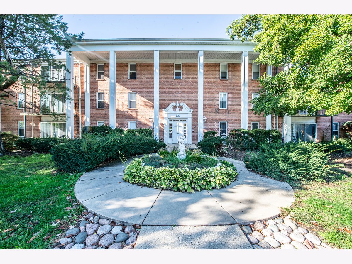  Rented Rolling Meadows Illinois, 5101 Carriageway
