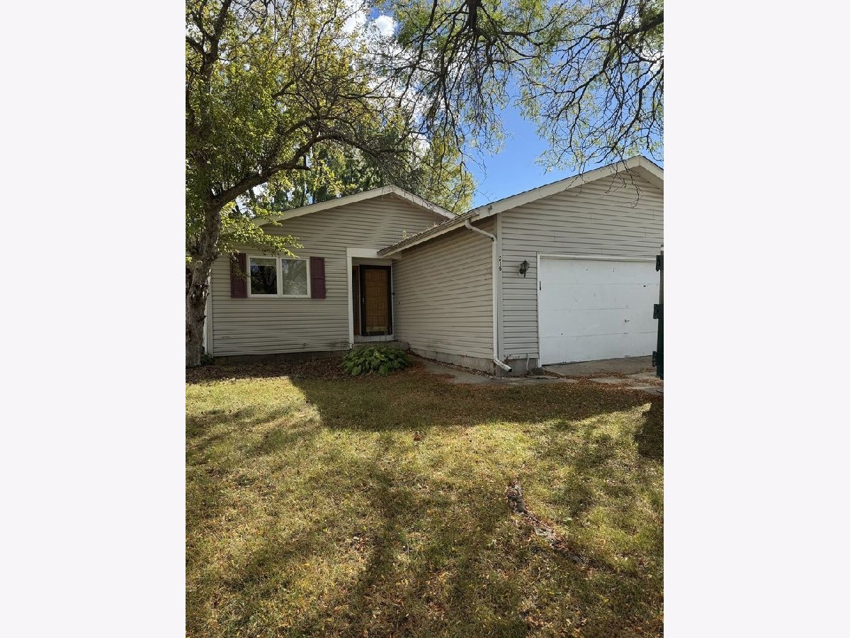  For Sale Streamwood Illinois, 215 Apple Hill Lane