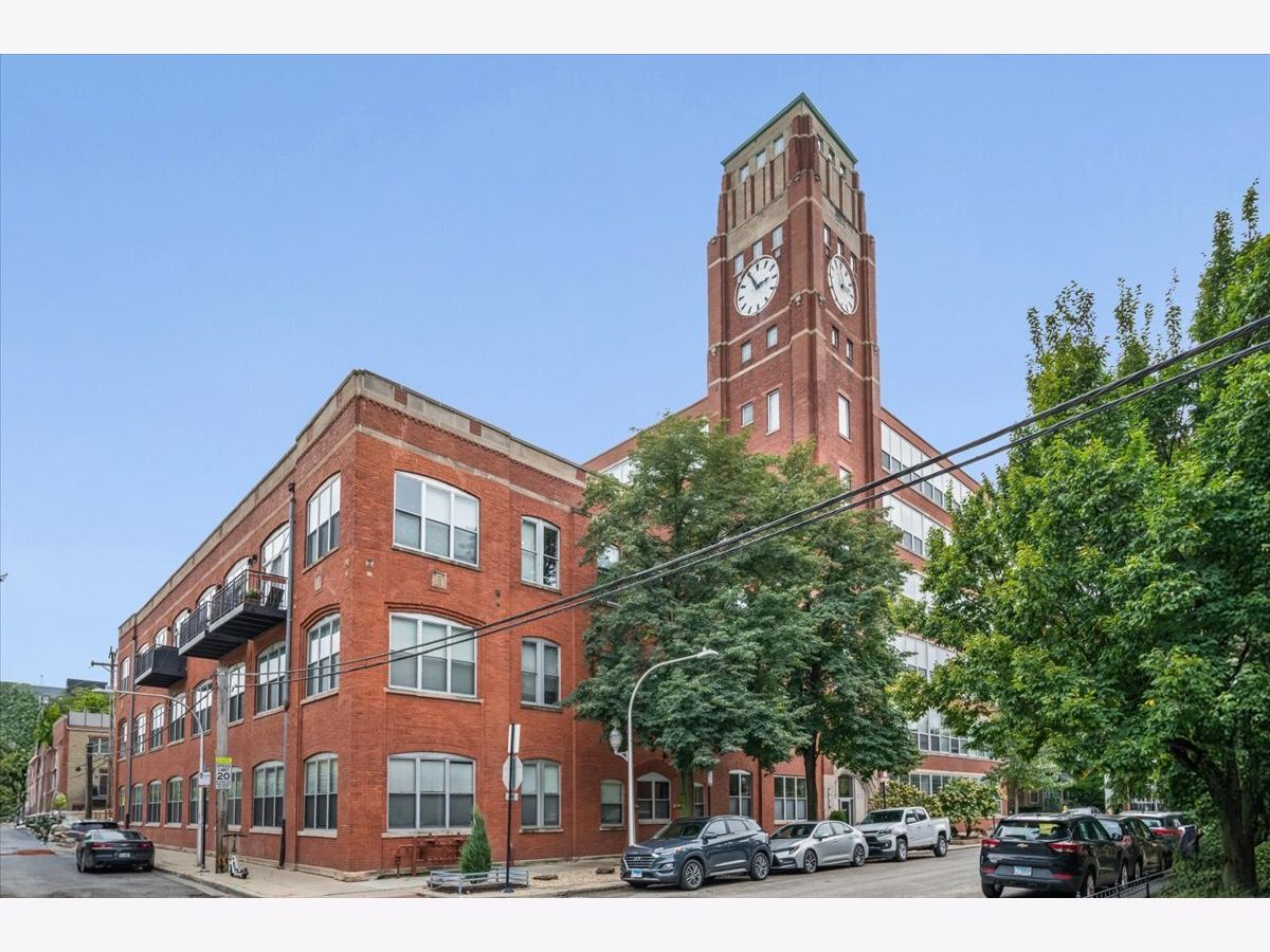  For Sale Chicago Illinois, 1801 Larchmont Avenue
