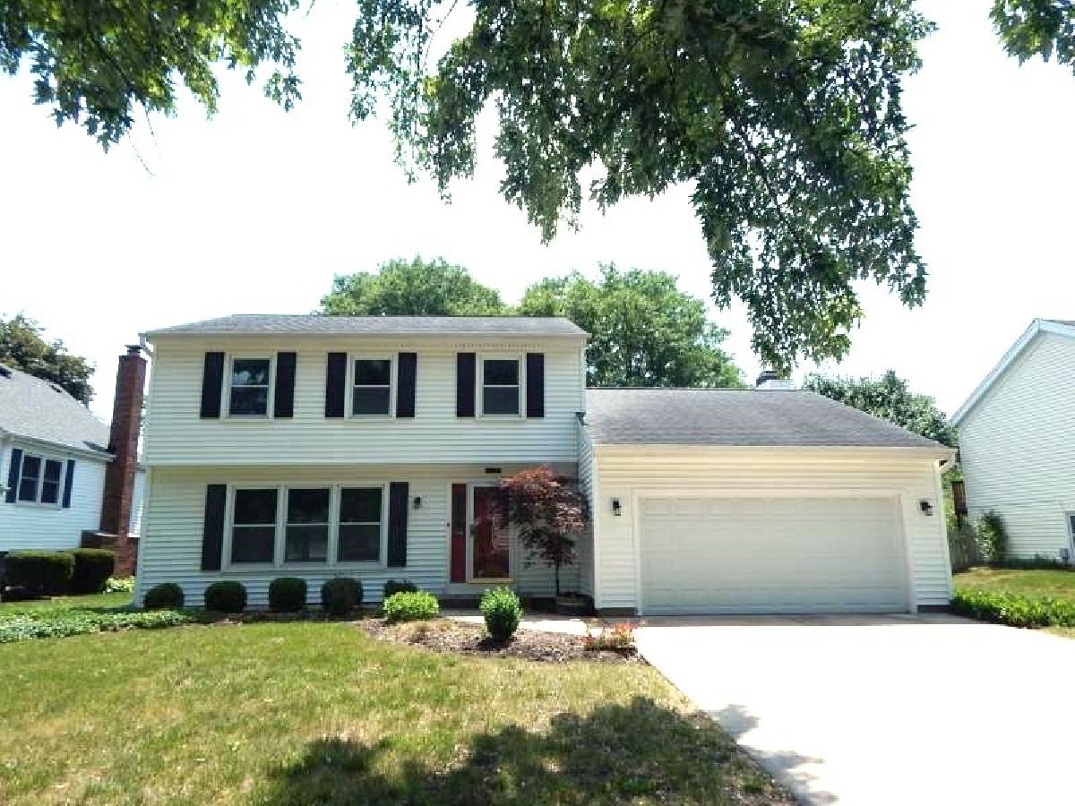 Homes & Condos & Townhomes For Rent Old Farm Naperville Illinois, 2080 Springside