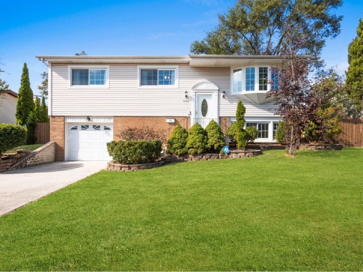 For Sale Hickory Hills Illinois, 9140 Sycamore Drive