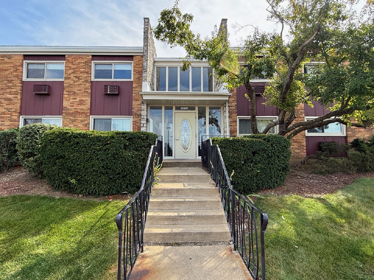 Condominiums & Homes For Sale Collen Court Lombard Illinois, 1313 Rebecca Road