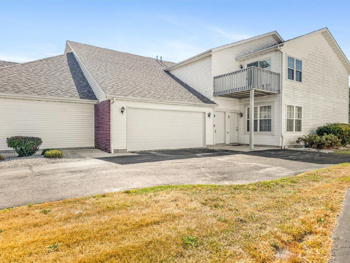  For Sale Roscoe Illinois, 10152 Monarch Road