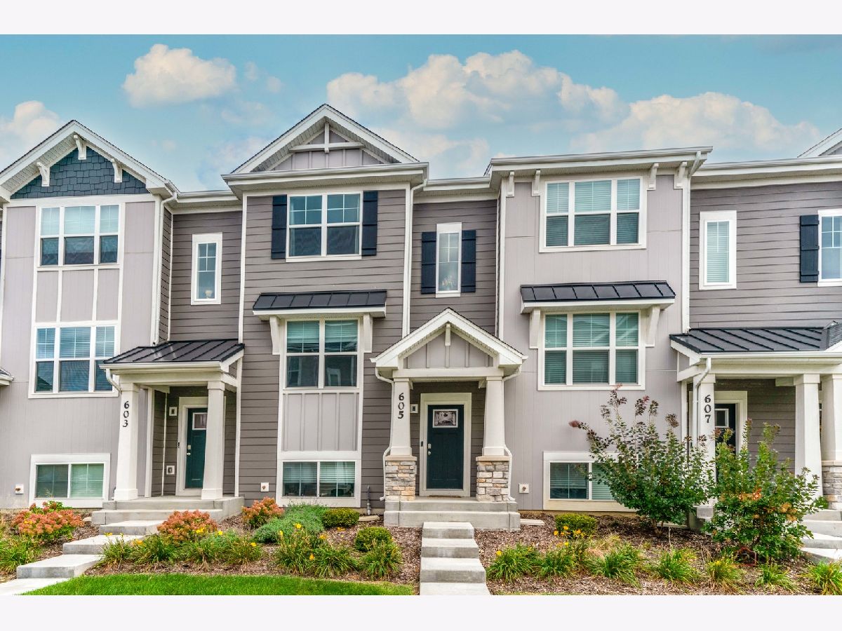 Condos & Townhomes For Sale The Townes At Oak Creek Mundelein Illinois, 605 Acadia Avenue
