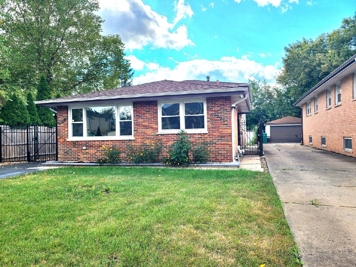  For Sale Burbank Illinois, 6437 82nd Street