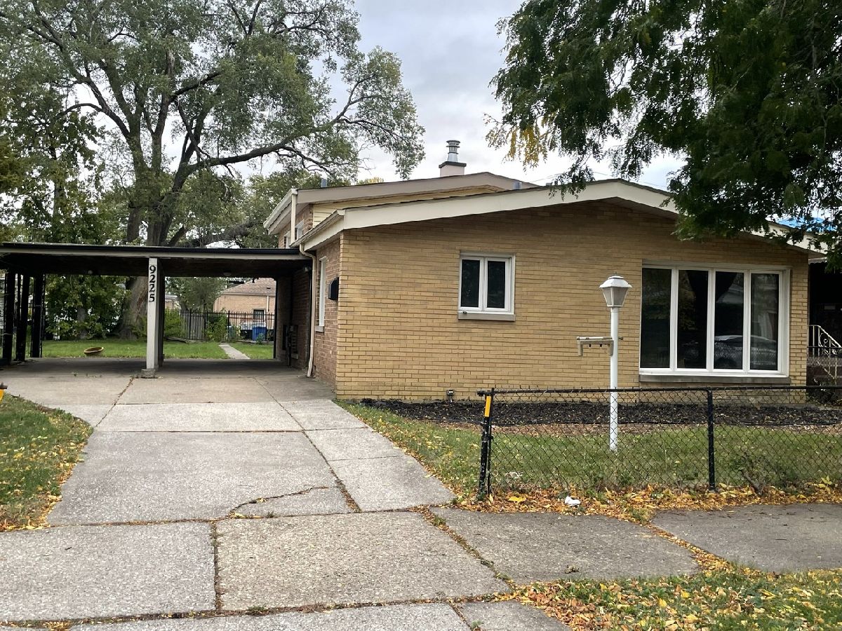  For Sale Chicago Illinois, 9225 Emerald Avenue