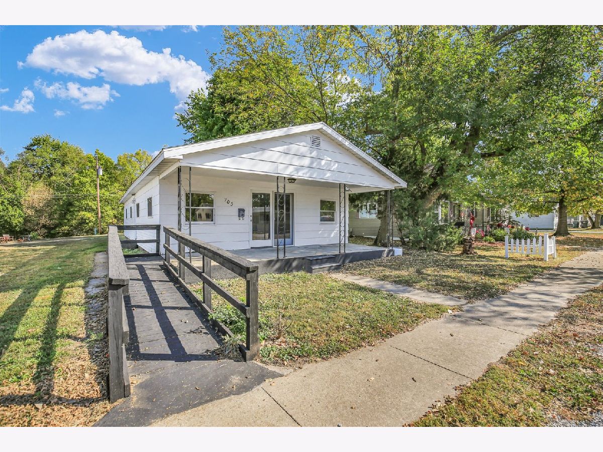  For Sale Villa Grove Illinois, 703 Spruce Street