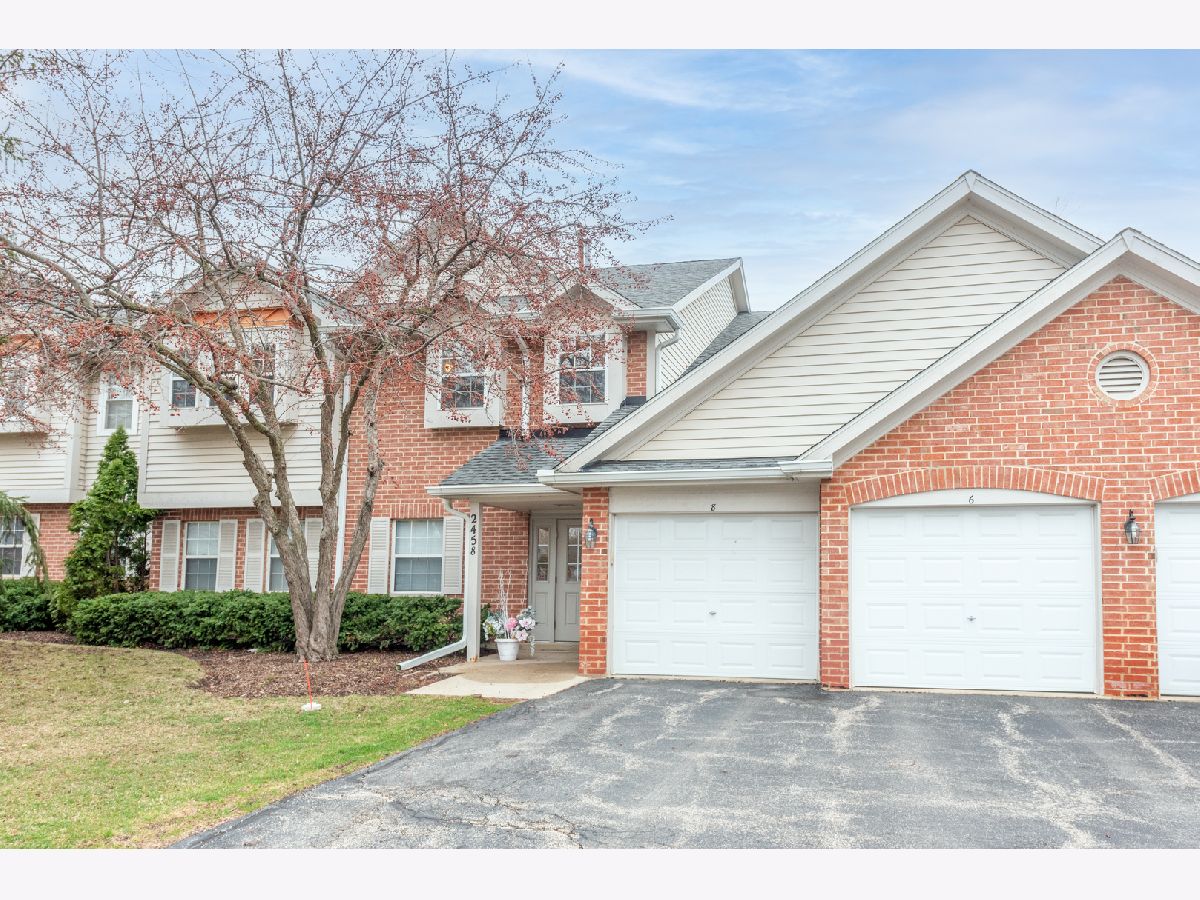 Condos & Townhomes Rented Heatherwood Estates Schaumburg Illinois, 2458 Charleston