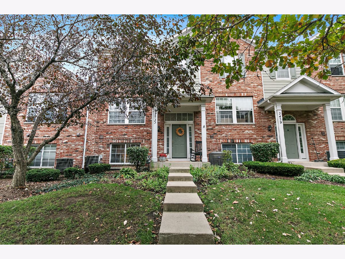  For Sale Elgin Illinois, 2435 Emily Lane