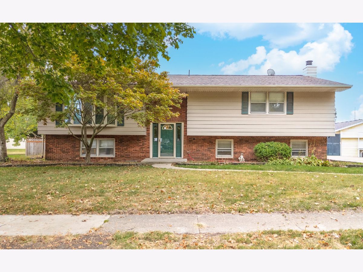  For Sale Bloomington Illinois, 1909 Marzel Drive