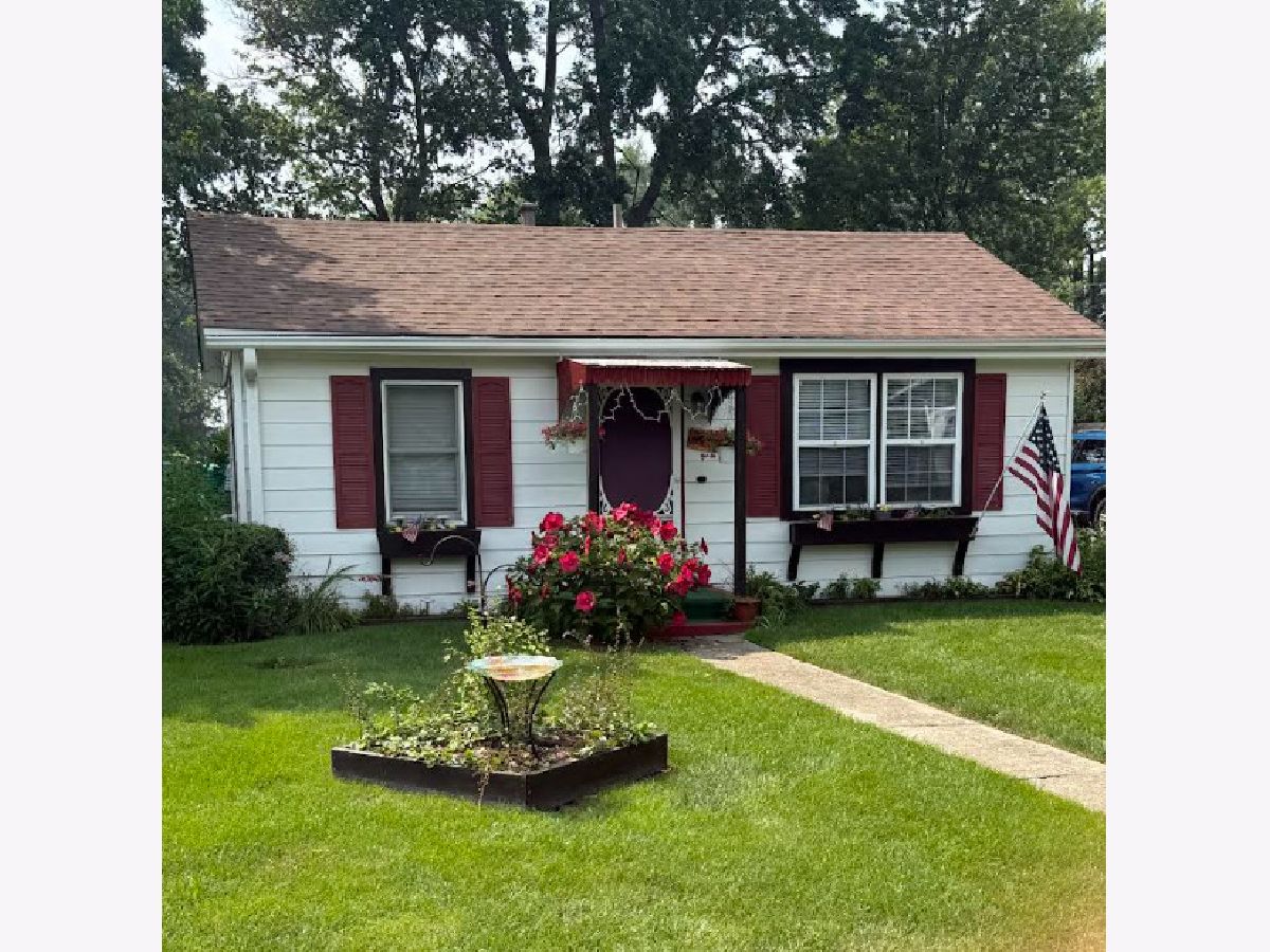  For Sale Lake In The Hills Illinois, 101 Oakleaf Road