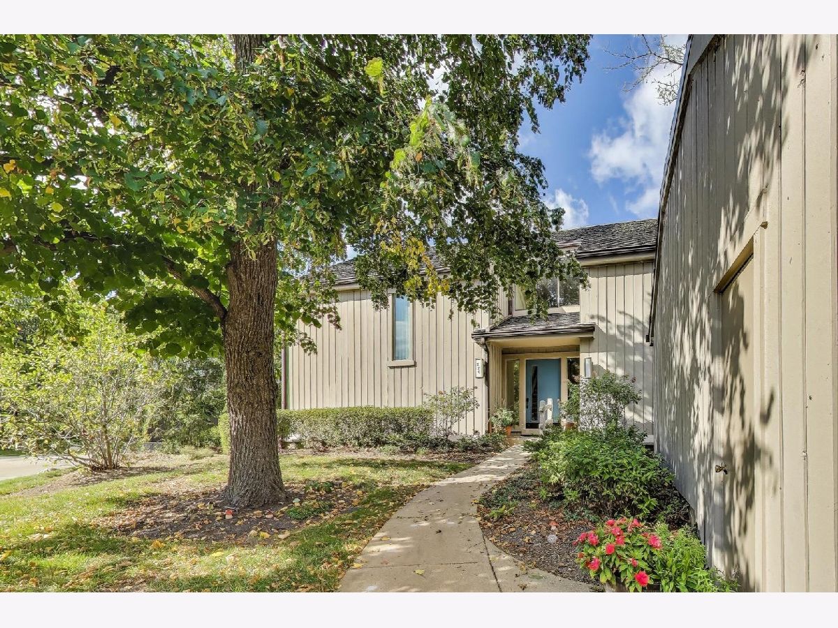  For Sale Lake Barrington Illinois, 220 Thornhill Court