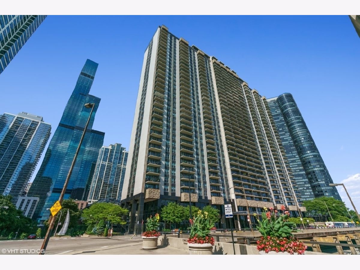 Condos & Townhomes For Sale New Eastside Chicago Illinois, 400 Randolph Street