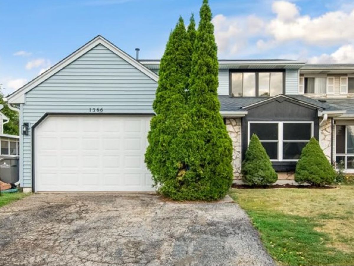  For Sale Elgin Illinois, 1366 Inverness Drive