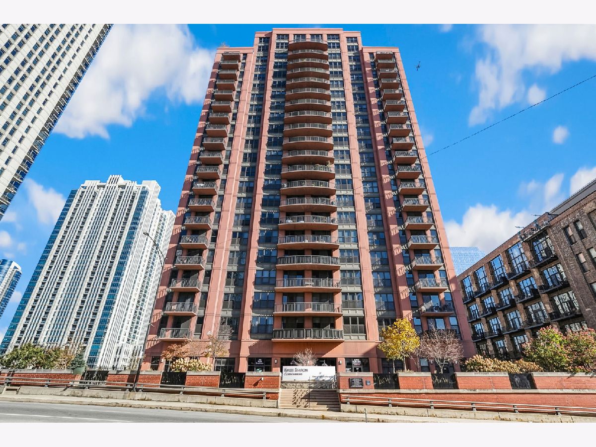 Condominiums For Sale Kinzie Station Chicago Illinois, 330 Jefferson Street