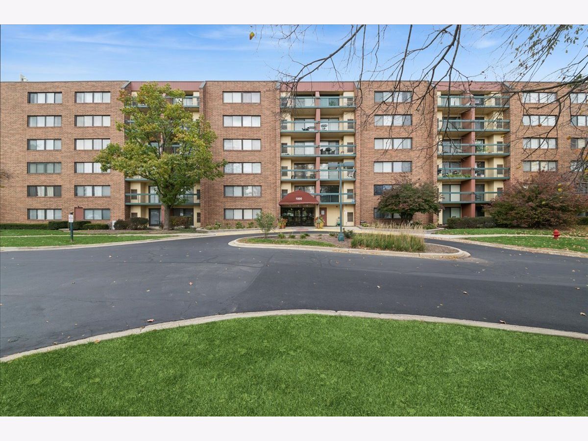 Condominiums For Sale Huntington Grove Hoffman Estates Illinois, 1800 Huntington Boulevard