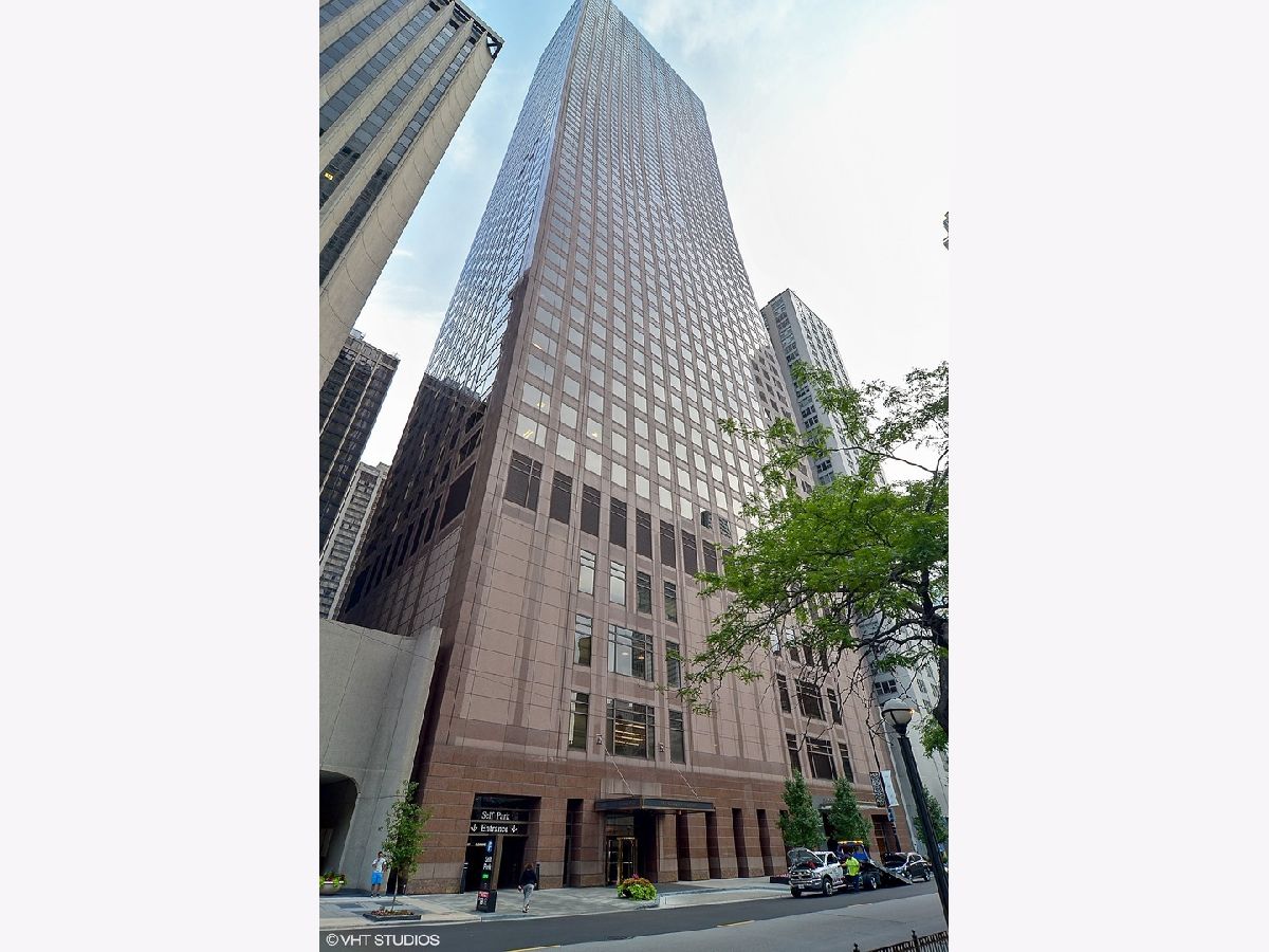 Condominiums For Sale Olympia Centre Chicago Illinois, 161 Chicago Avenue