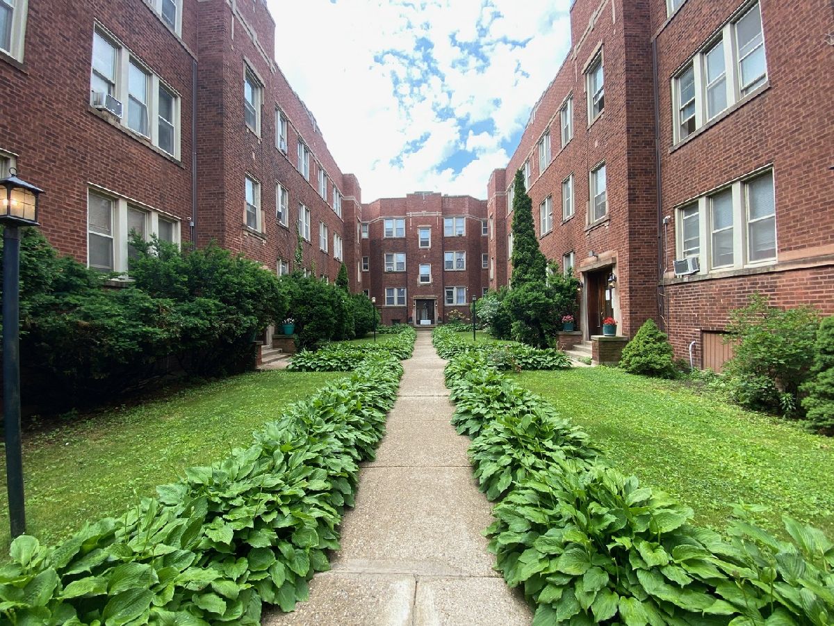 Rented Chicago Illinois, 1347 1/2 Touhy