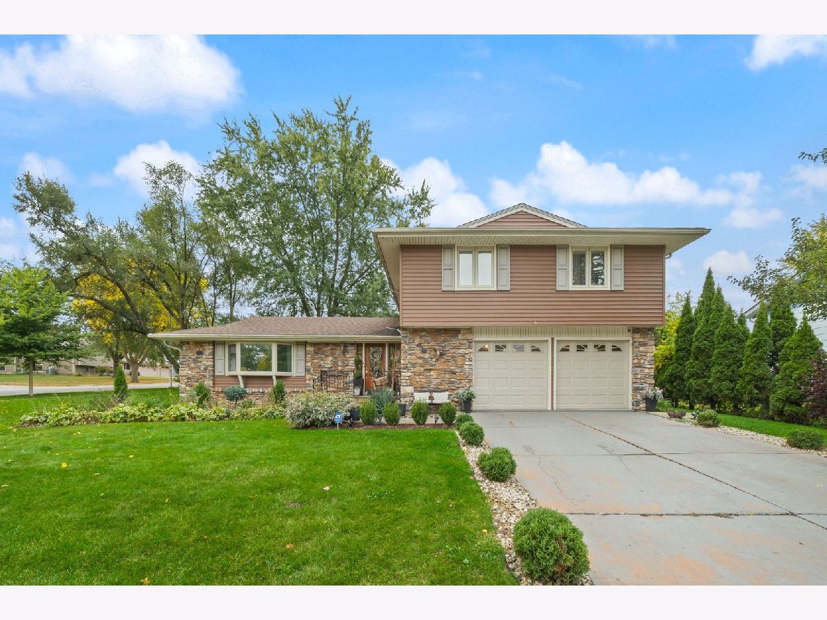 Homes & Condos & Townhomes For Sale Weathersfield Schaumburg Illinois, 320 Pochet Lane