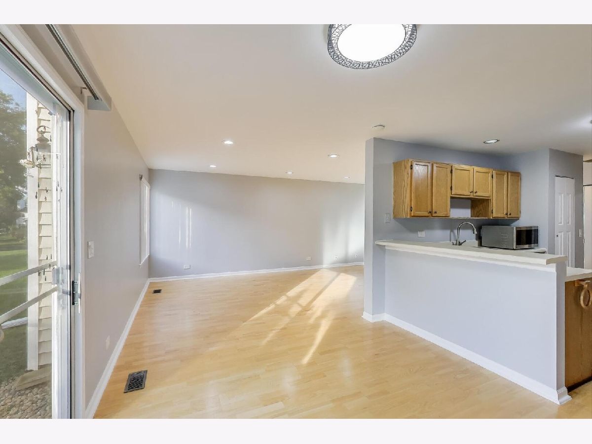  For Sale Streamwood Illinois, 106 Brittany Drive