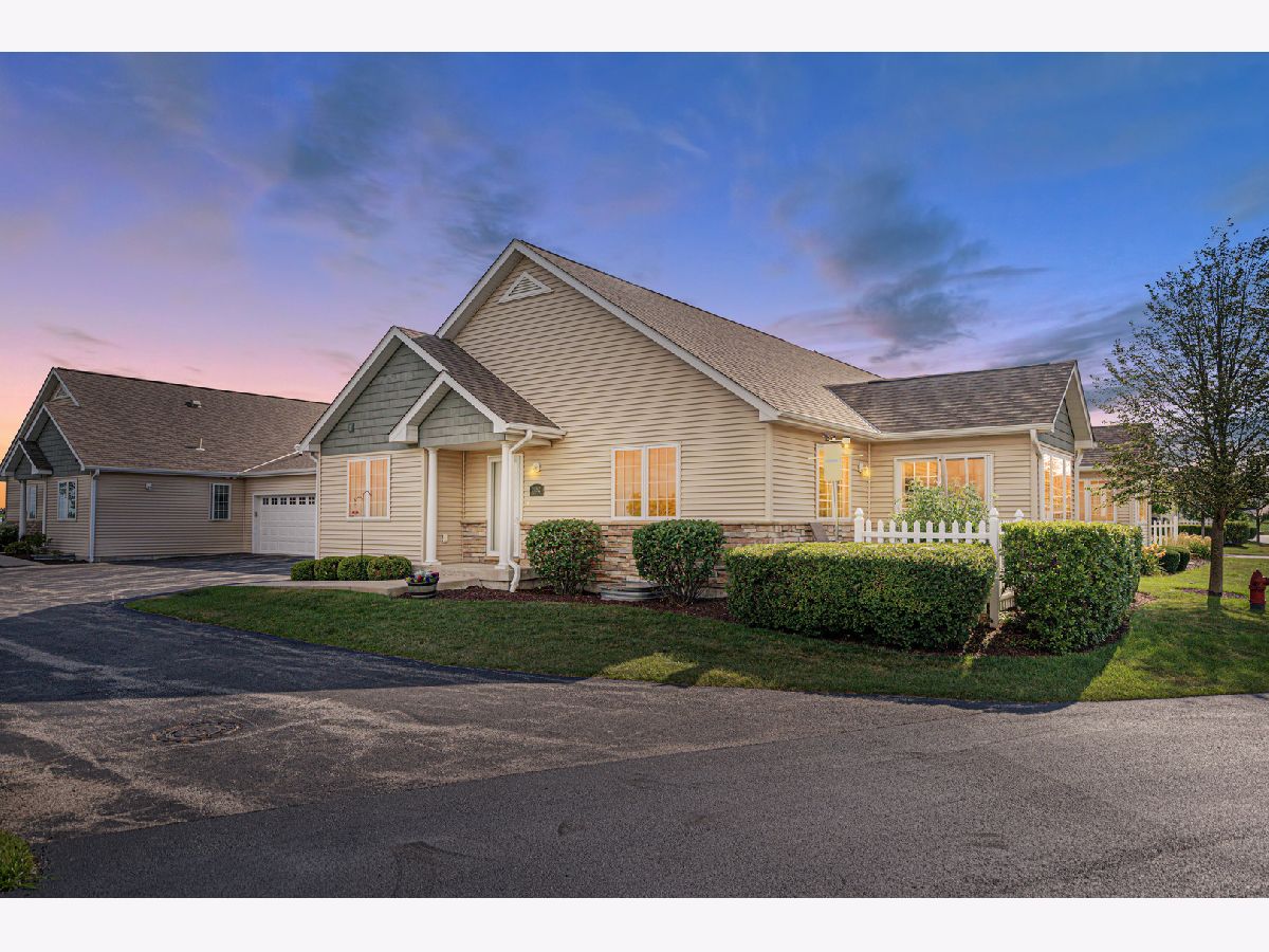 Condominiums For Sale Somerset Farm Sycamore Illinois, 2182 Waterbury Lane