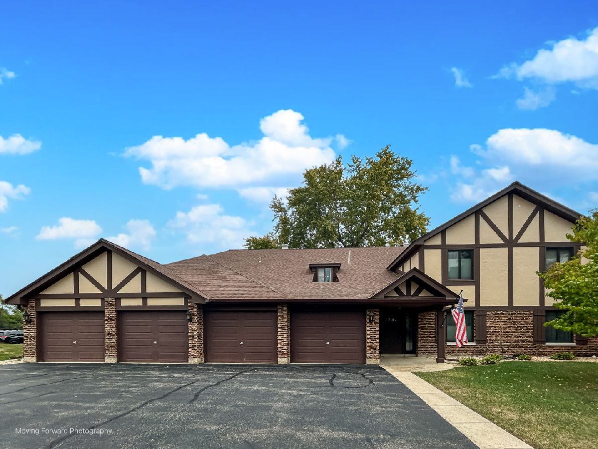  For Sale Wheaton Illinois, 1701 Lakecliffe Drive