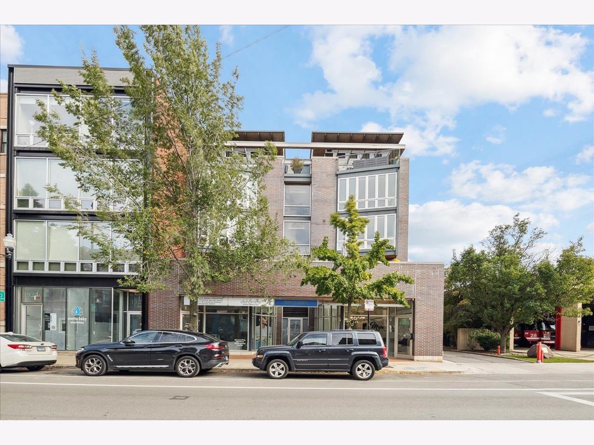  For Sale Chicago Illinois, 1915 Damen Avenue