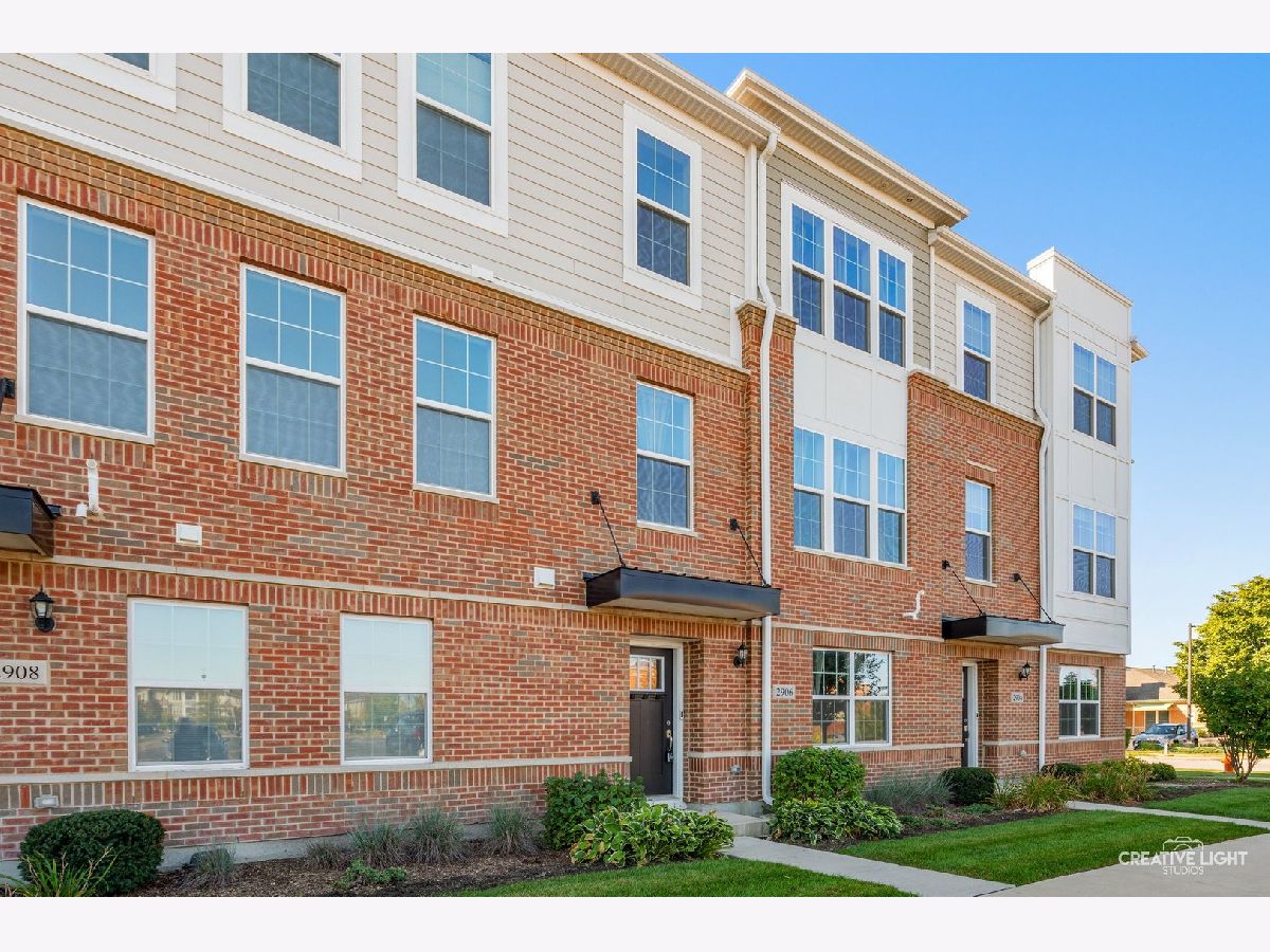  Rented Naperville Illinois, 2906 Reflection