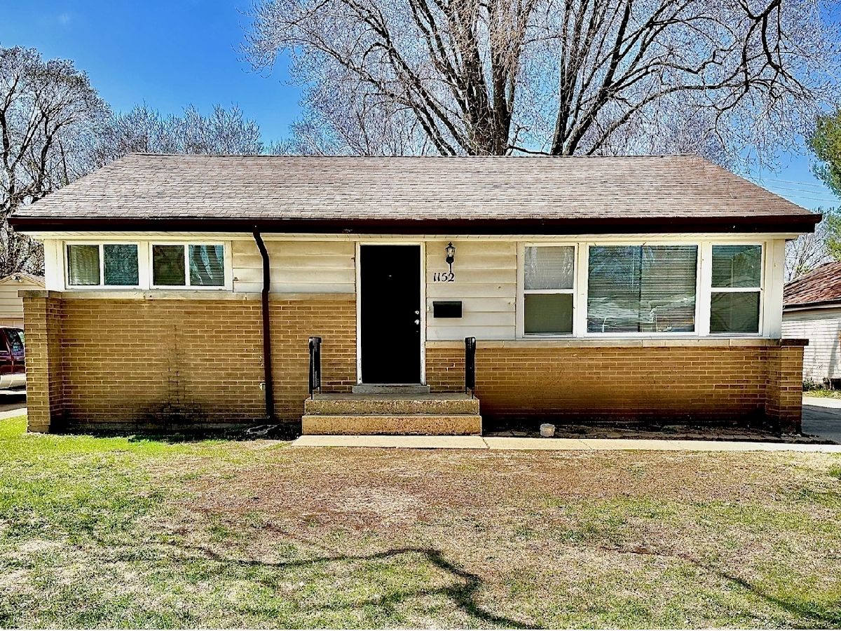  For Sale Elgin Illinois, 1152 Hiawatha Drive