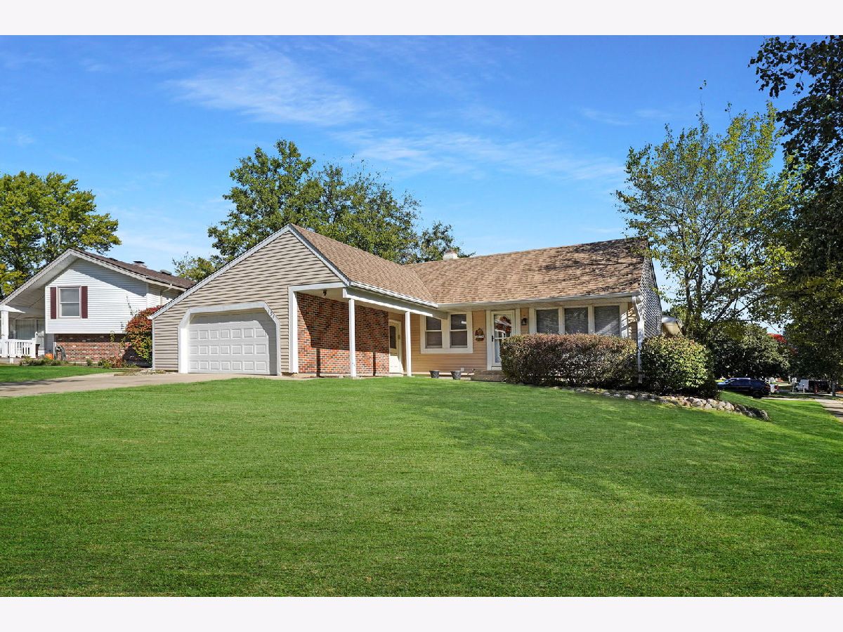  For Sale Bloomingdale Illinois, 181 Lakeview Court