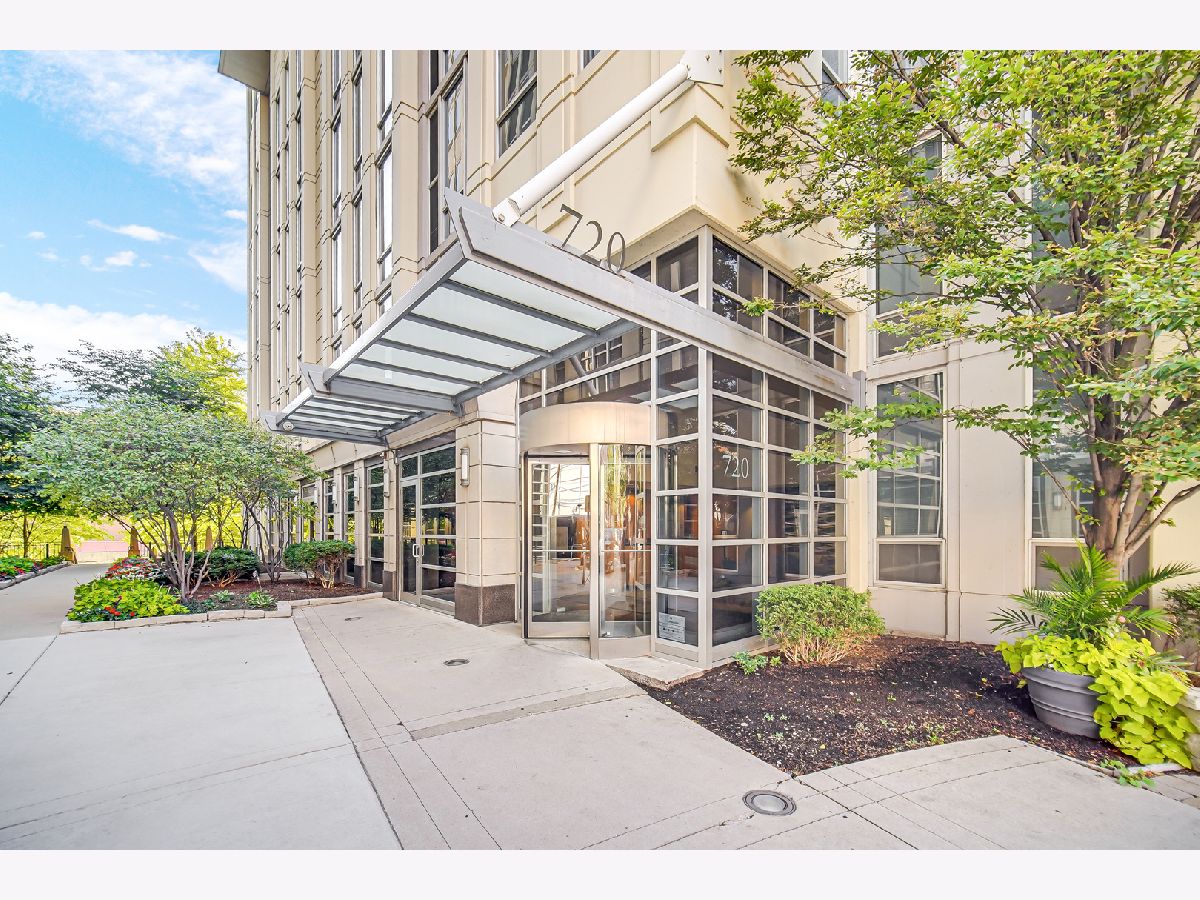  Rented Chicago Illinois, 720 Larrabee