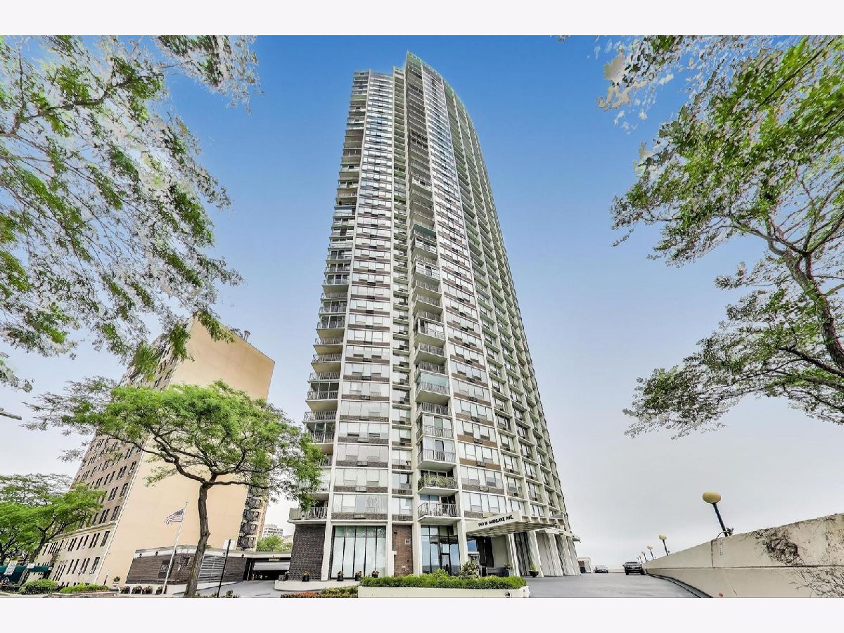 Condominiums For Sale East Point Condominiums Chicago Illinois, 940 Glenlake Avenue