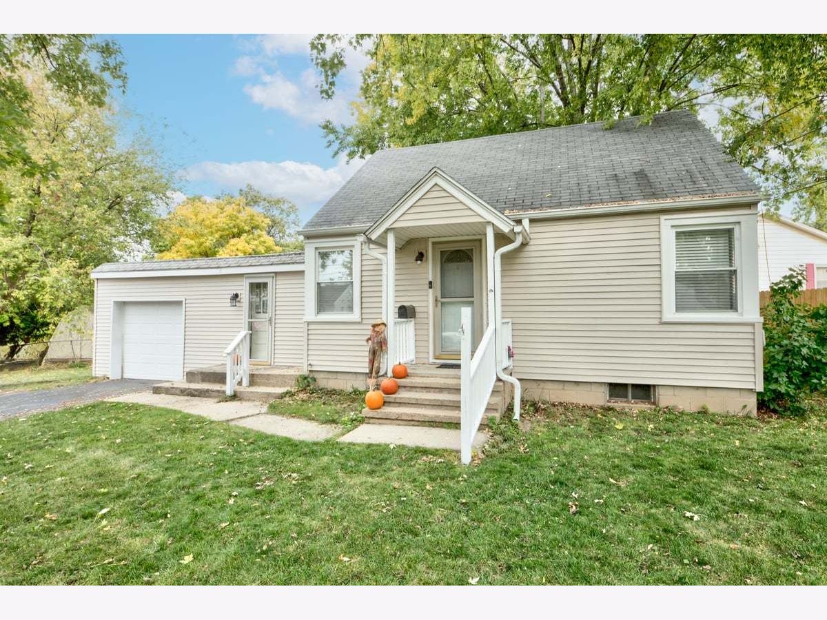For Sale Dekalb Illinois, 135 Oak Drive