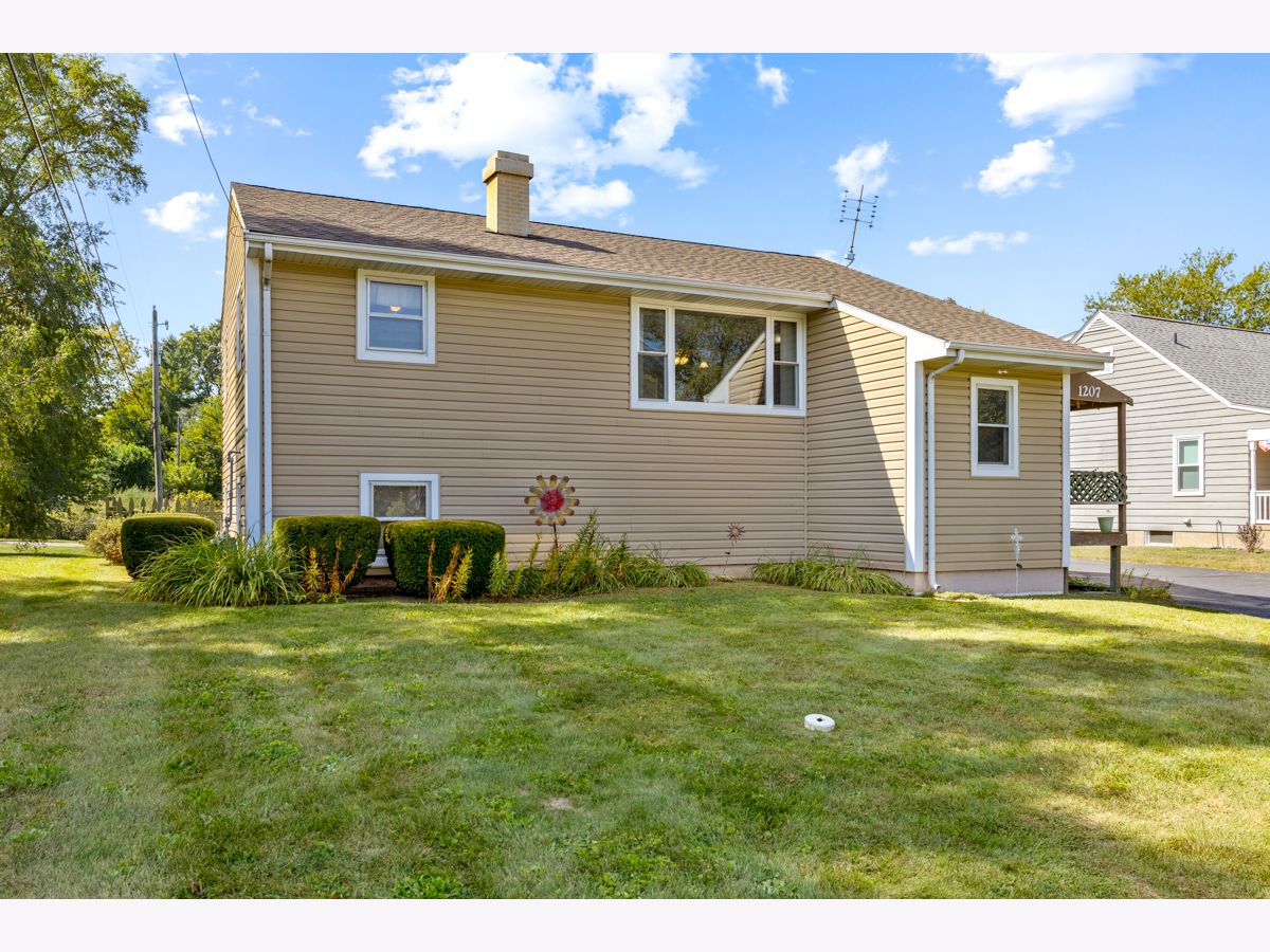  For Sale Lake In The Hills Illinois, 1207 Crystal Lake Road