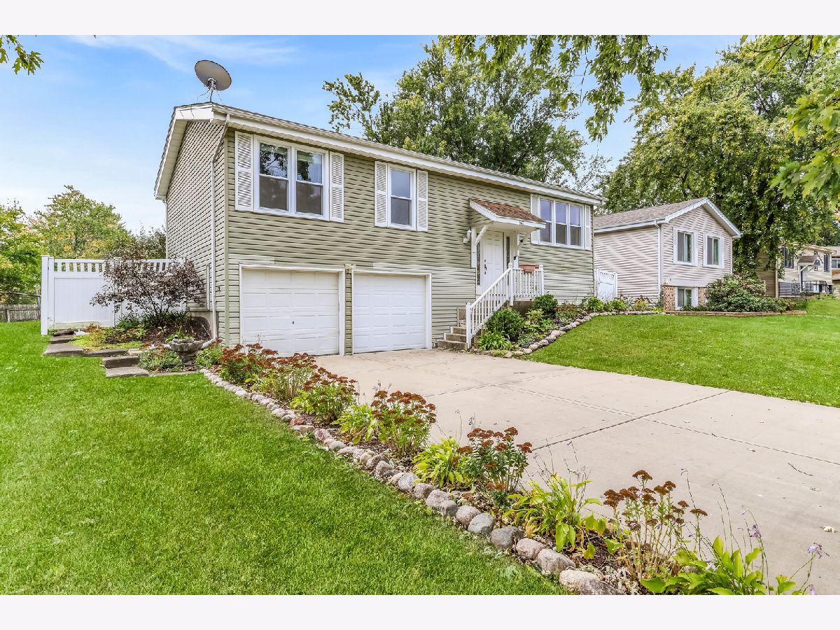 Homes & Townhomes & Condos For Sale Indian Oaks Bolingbrook Illinois, 557 Cottonwood Circle