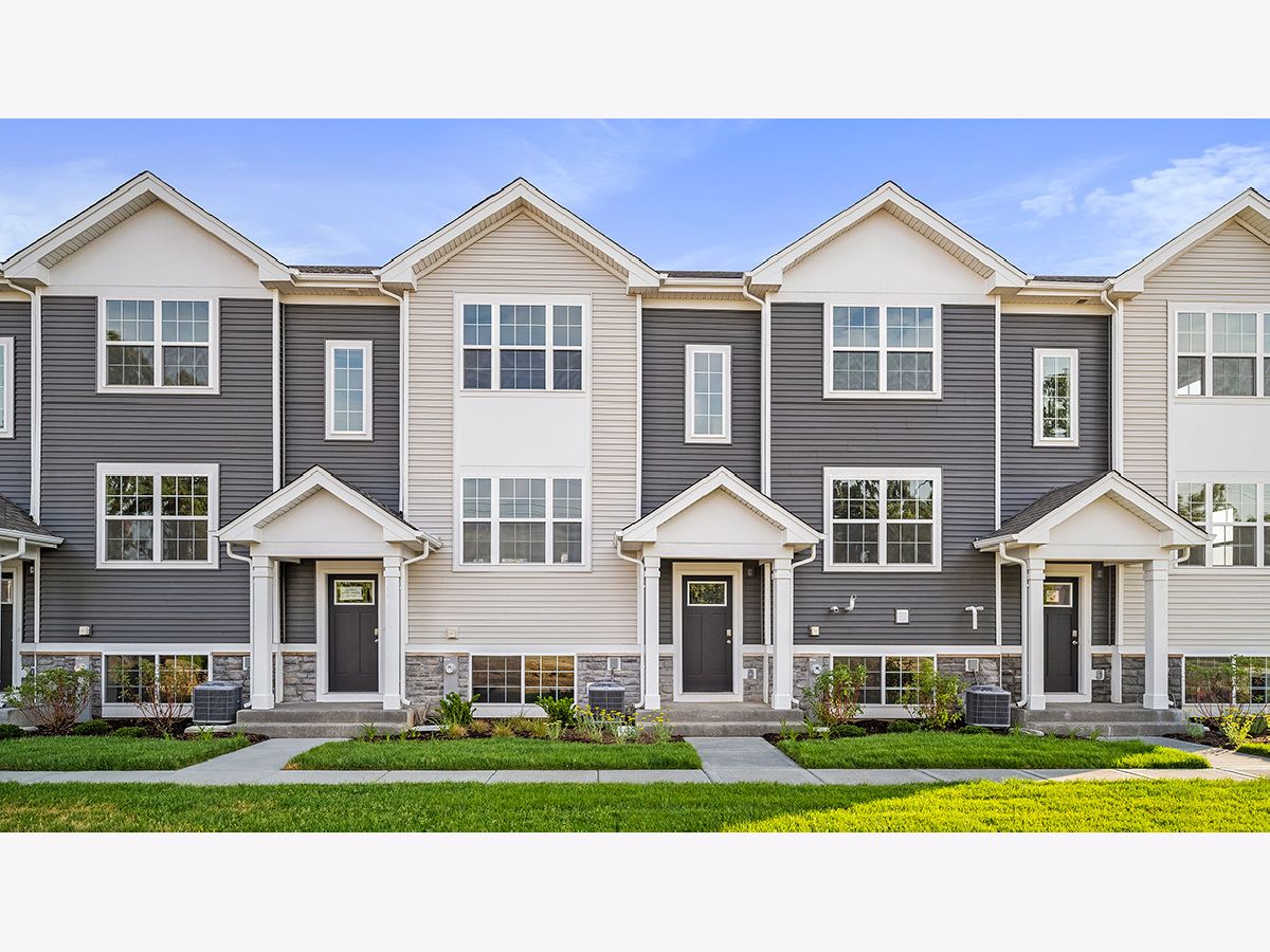 Townhomes & Condos & Homes For Sale Cambridge Lakes Pingree Grove Illinois, 1437 Oakfield Lane